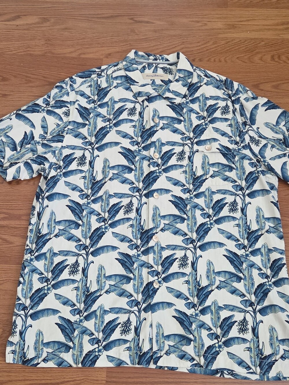 Tommy Bahama Large 100% Silk Camp Shirt Mint Green Tropical Hawaiian Leaf Floral